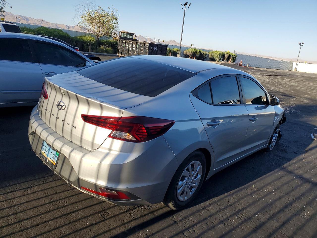 2020 Hyundai Elantra Se - zdjęcie 3