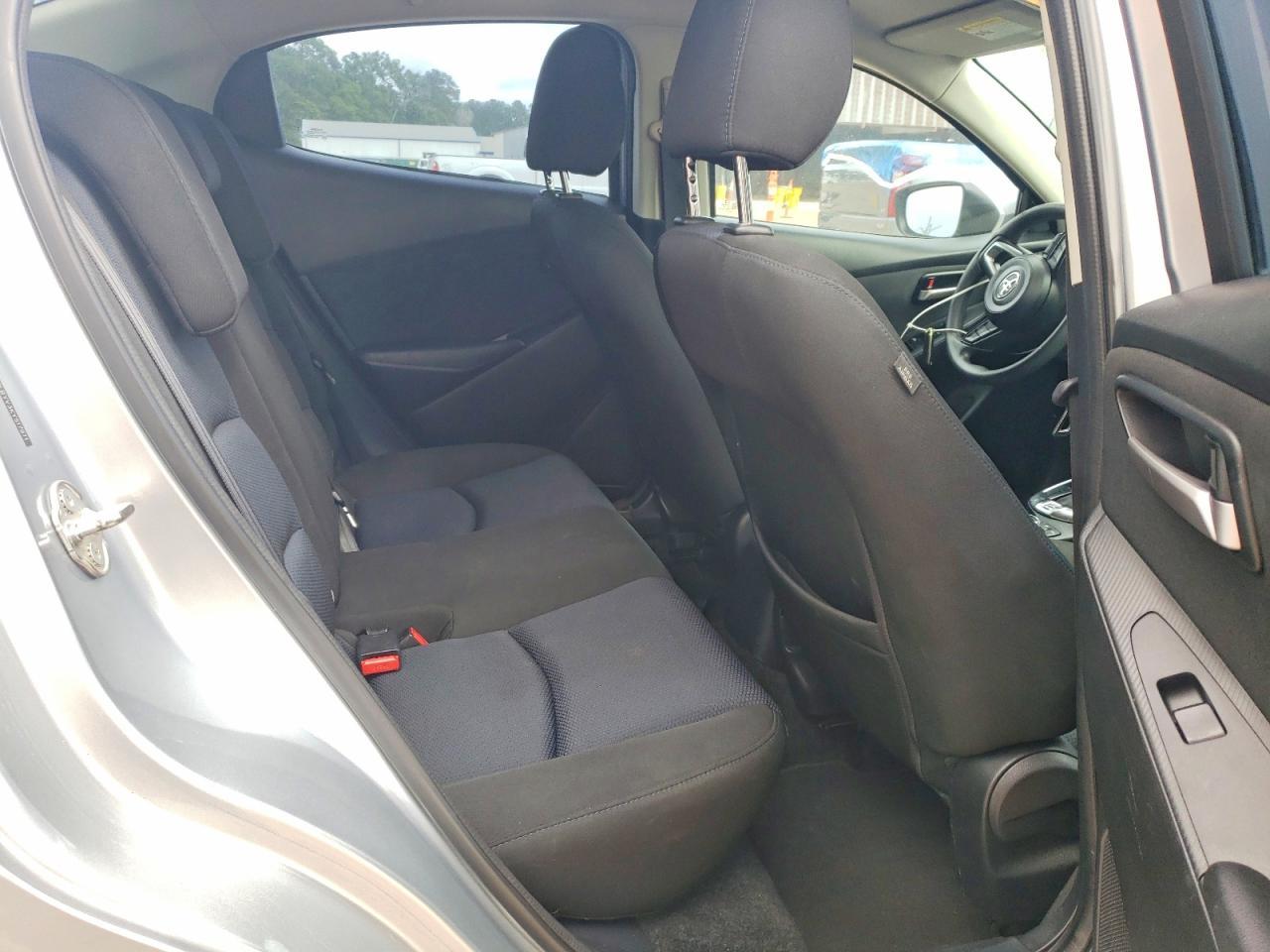 2019 Toyota Yaris - zdjęcie 10