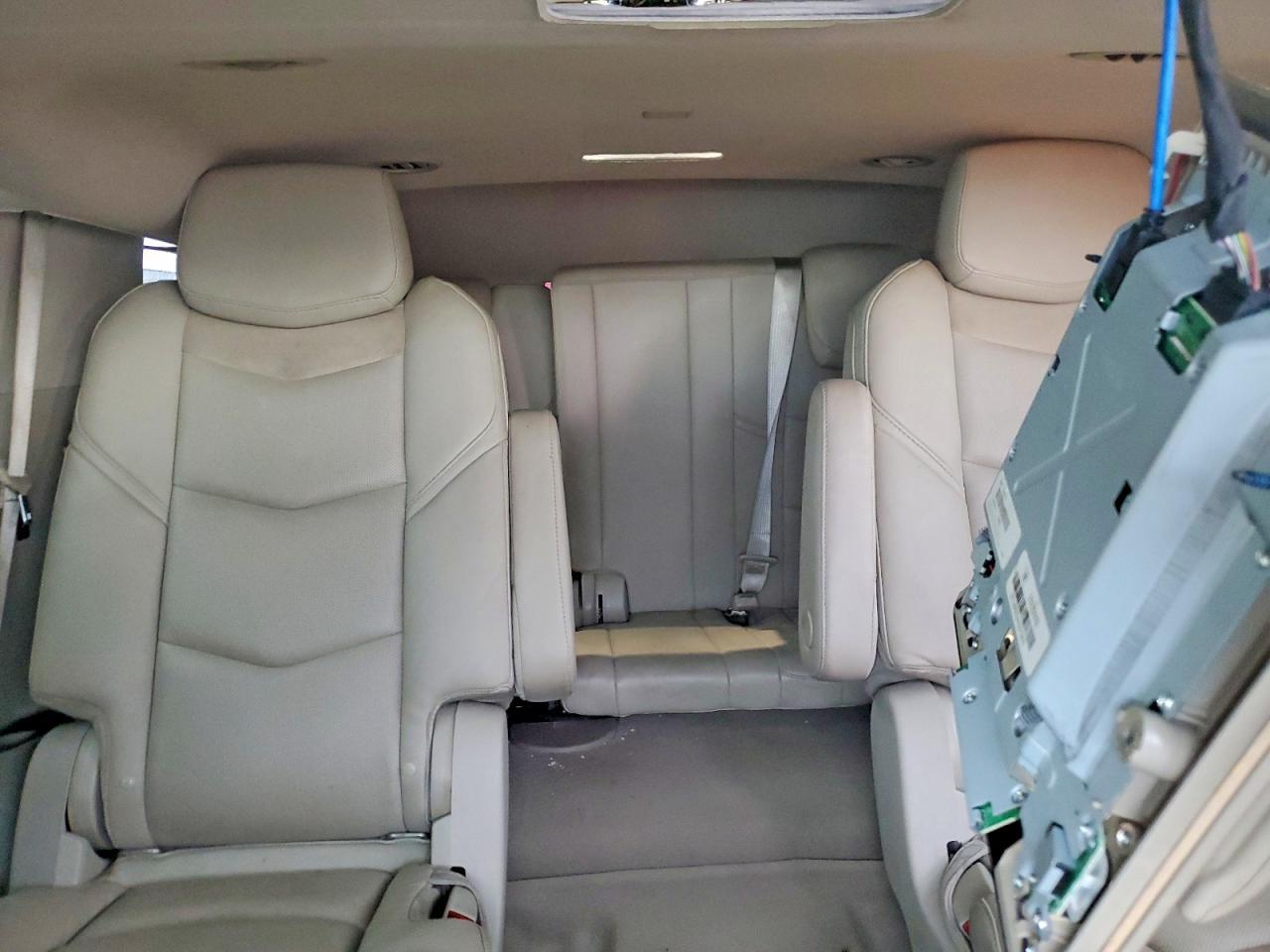 2016 Cadillac Escalade Luxury - zdjęcie 10