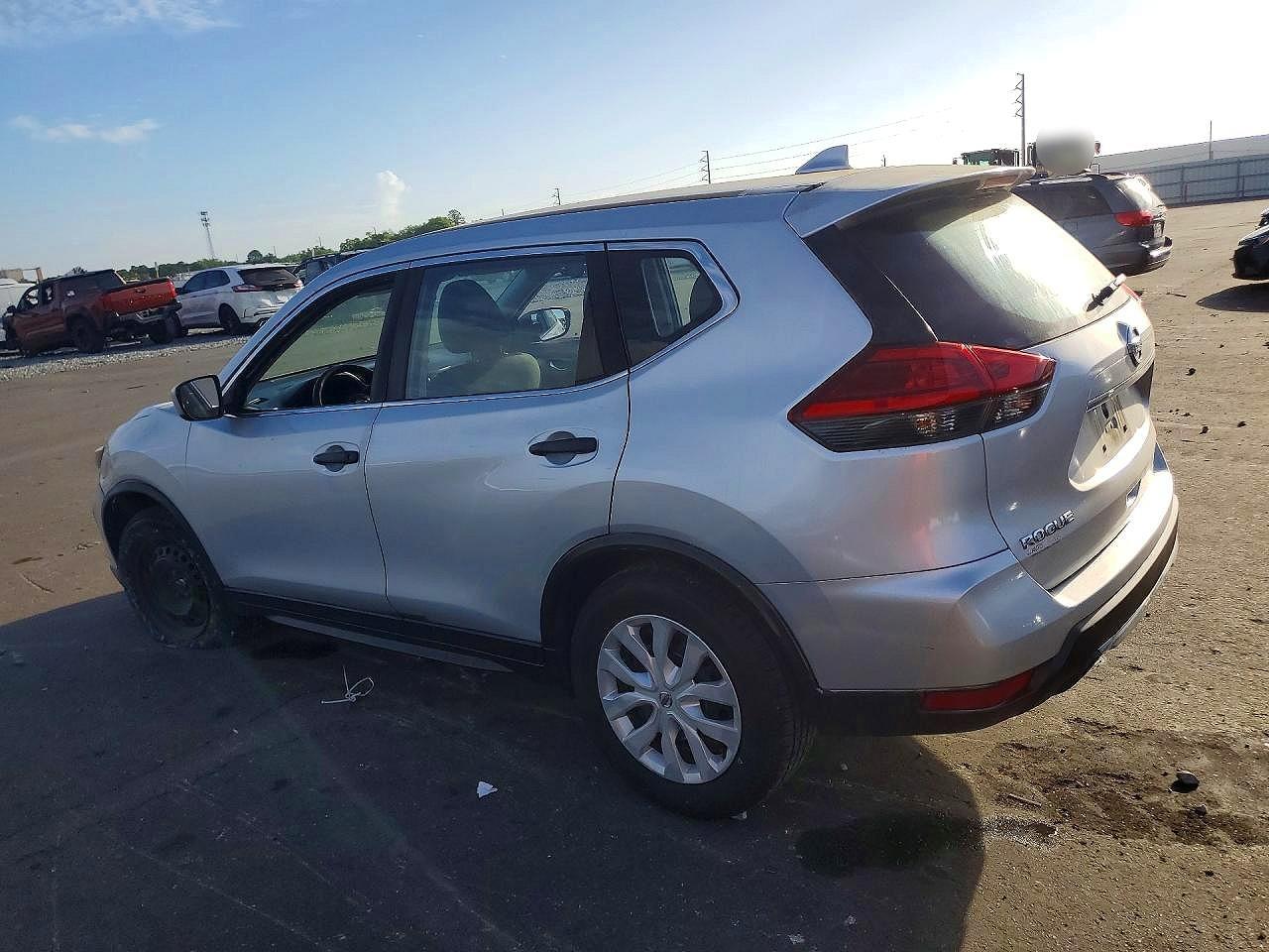 2017 Nissan Rogue S - zdjęcie 2