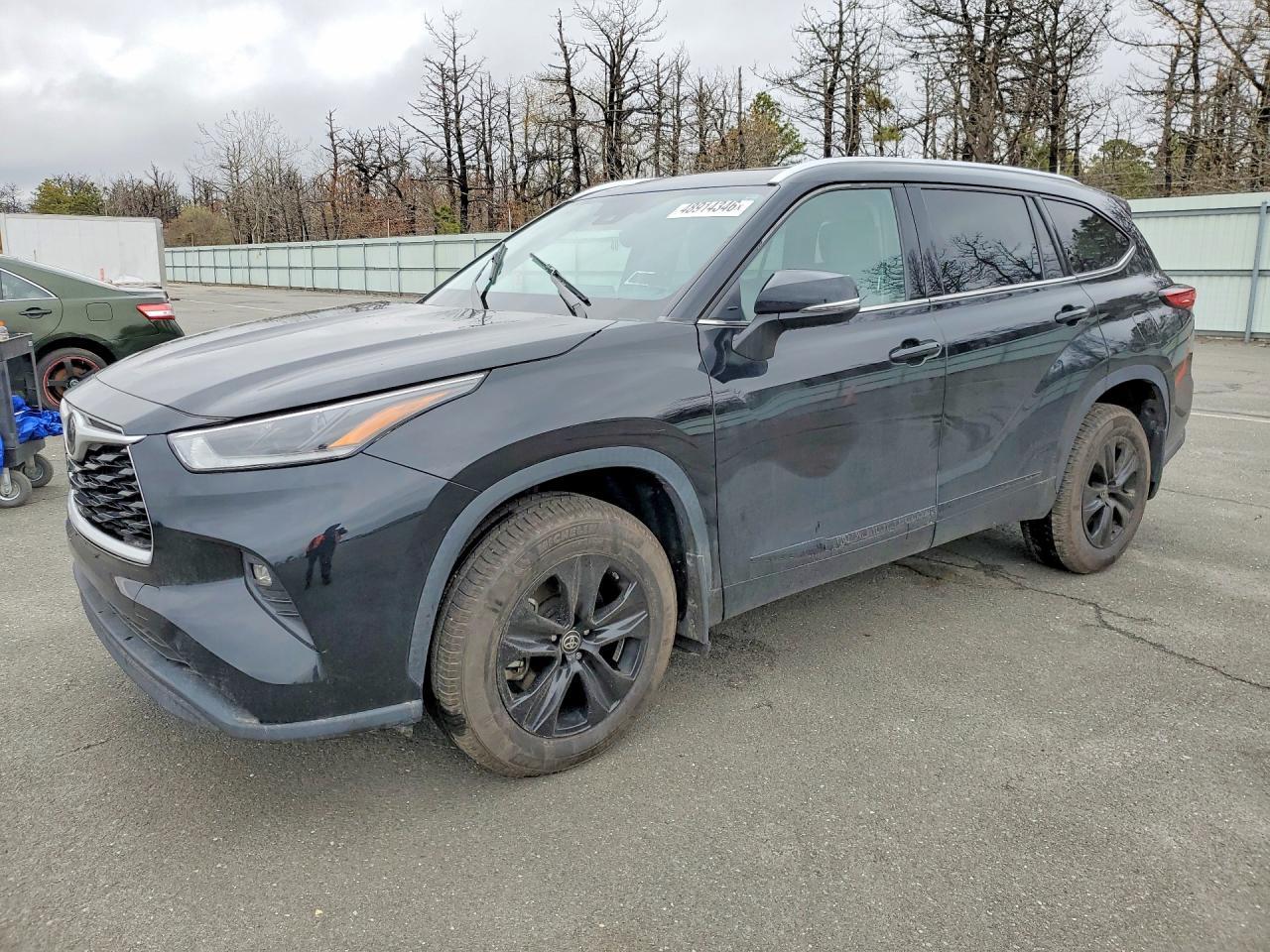 2021 Toyota Highlander Xle - zdjęcie główne