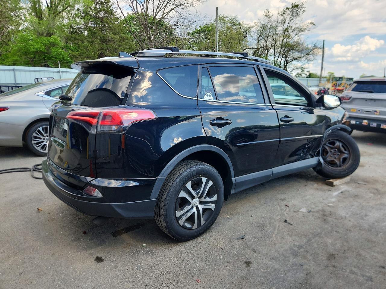 2018 Toyota Rav4 Le - zdjęcie 3