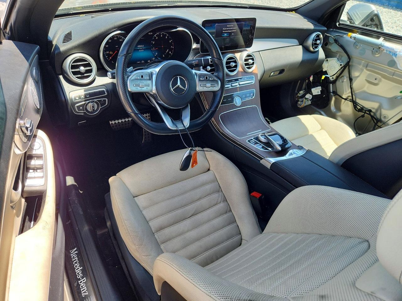 2021 Mercedes-Benz C 300 - zdjęcie 8