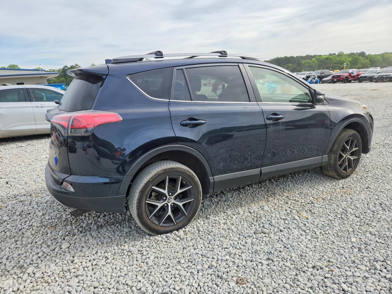 2017 Toyota Rav4 Se - zdjęcie 3