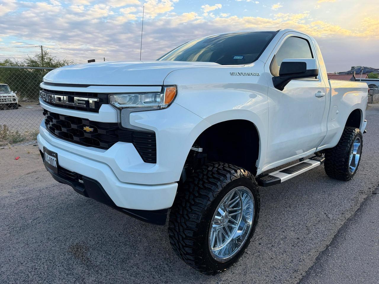 2022 Chevrolet Silverado C1500 - zdjęcie 2