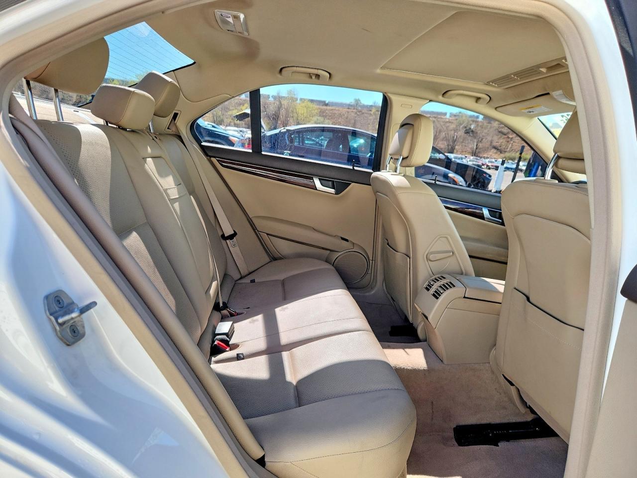 2014 Mercedes-Benz C 250 - zdjęcie 10