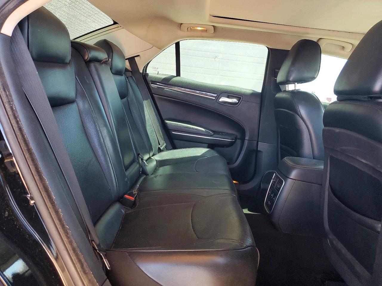 2016 Chrysler 300C - zdjęcie 10