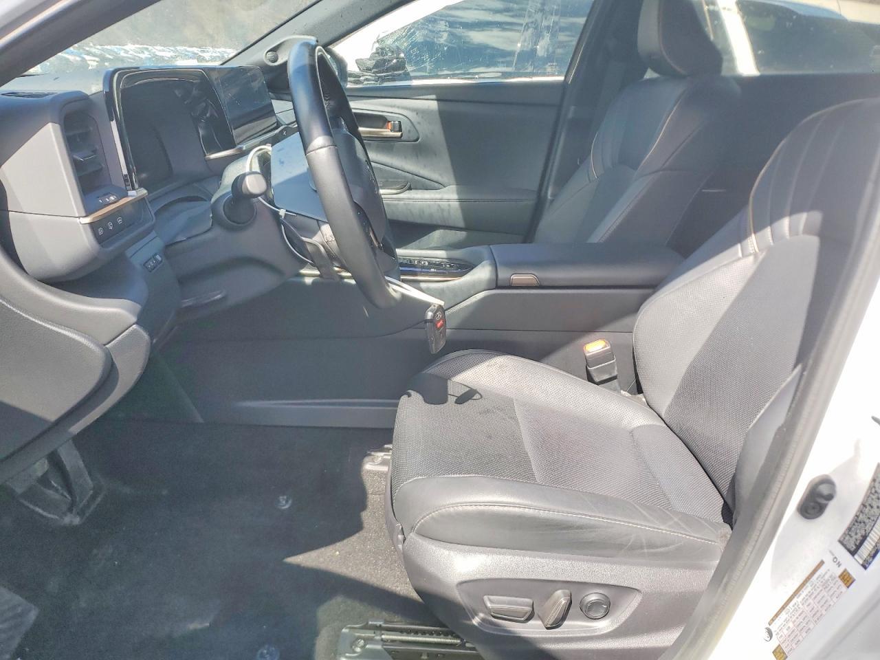 2025 Toyota Crown Signia Limited - zdjęcie 7