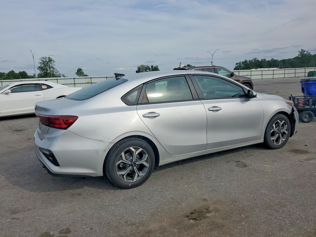 2021 Kia Forte Lxs - zdjęcie 3