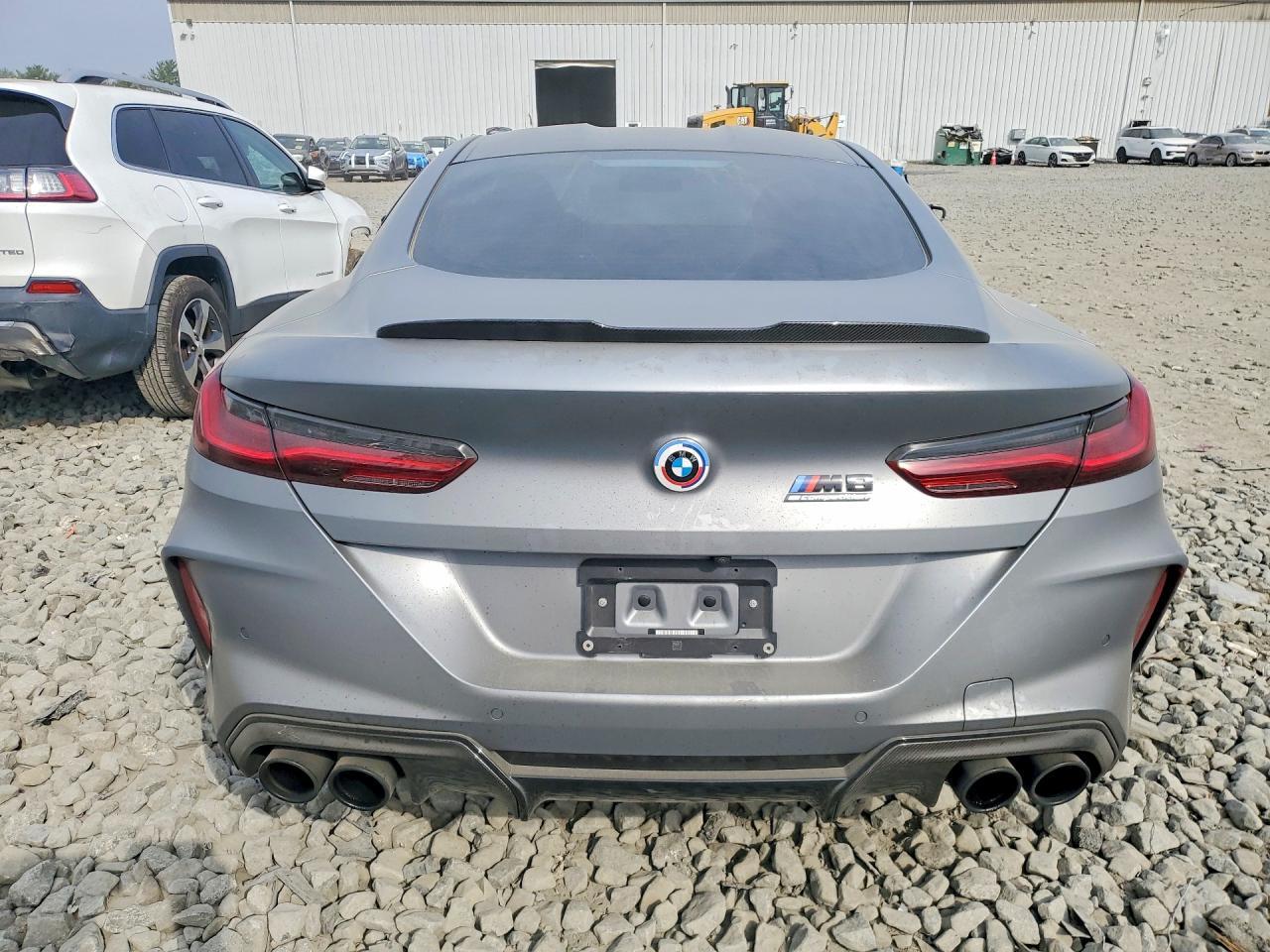 2023 BMW M8 - zdjęcie 6