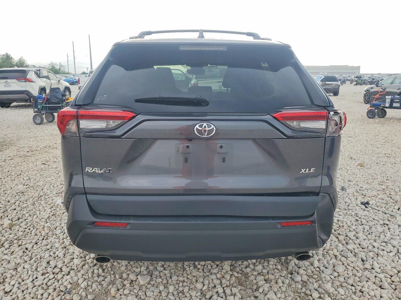 2023 Toyota Rav4 Xle - zdjęcie 6