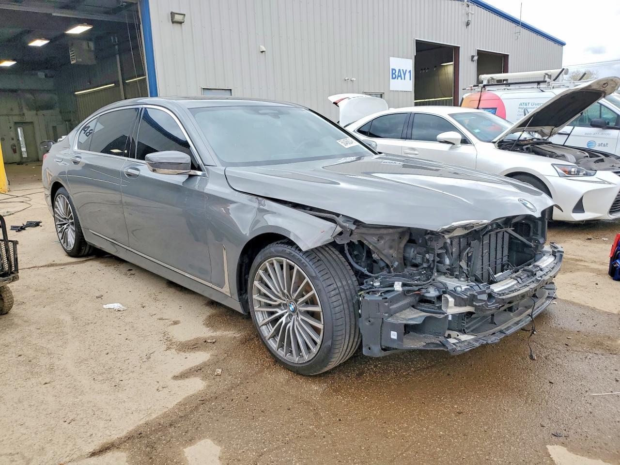 2020 BMW 750 Xi - zdjęcie 4