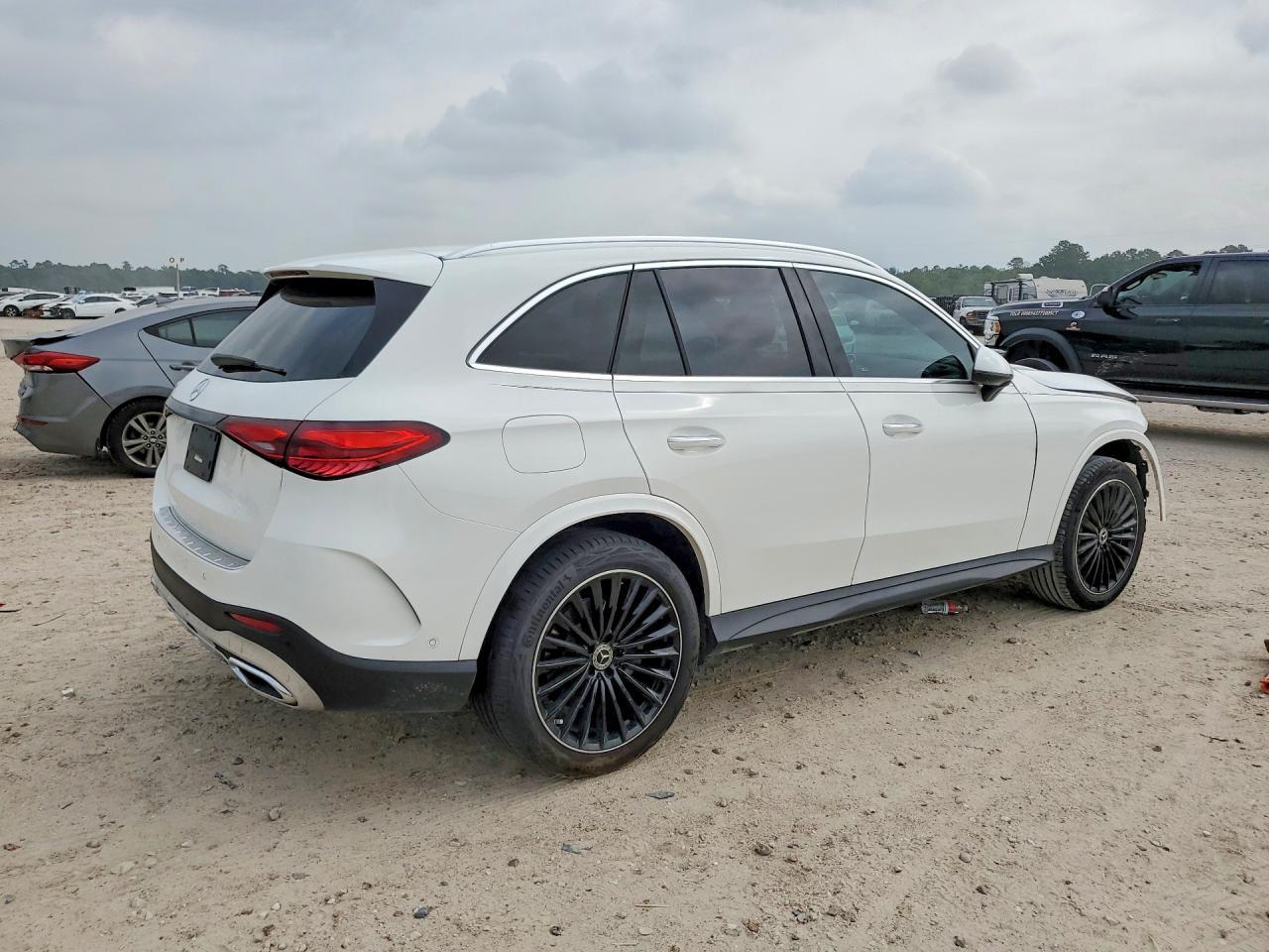 2025 Mercedes-Benz Glc 300 - zdjęcie 3