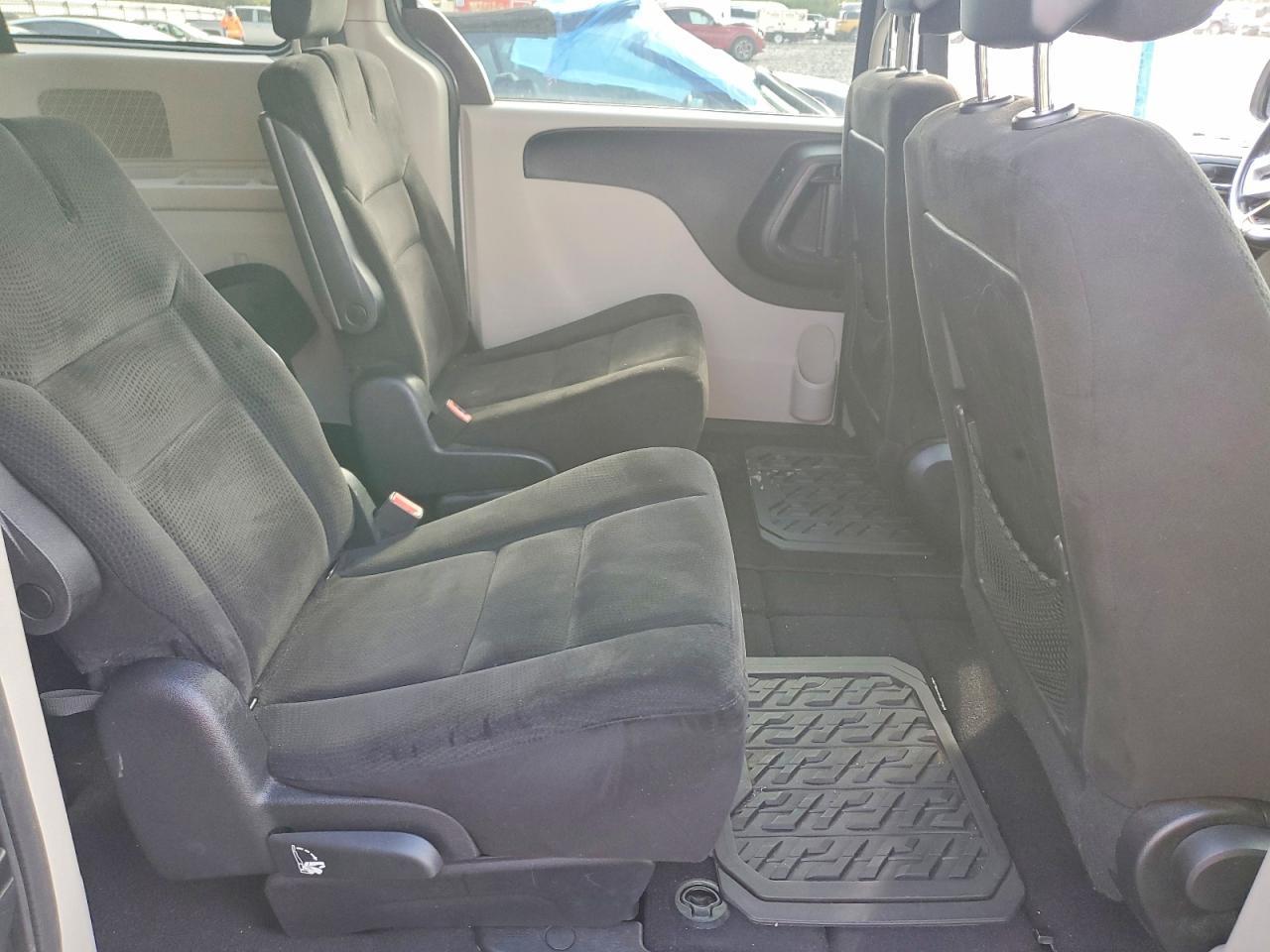 2015 Dodge Grand Caravan - zdjęcie 11