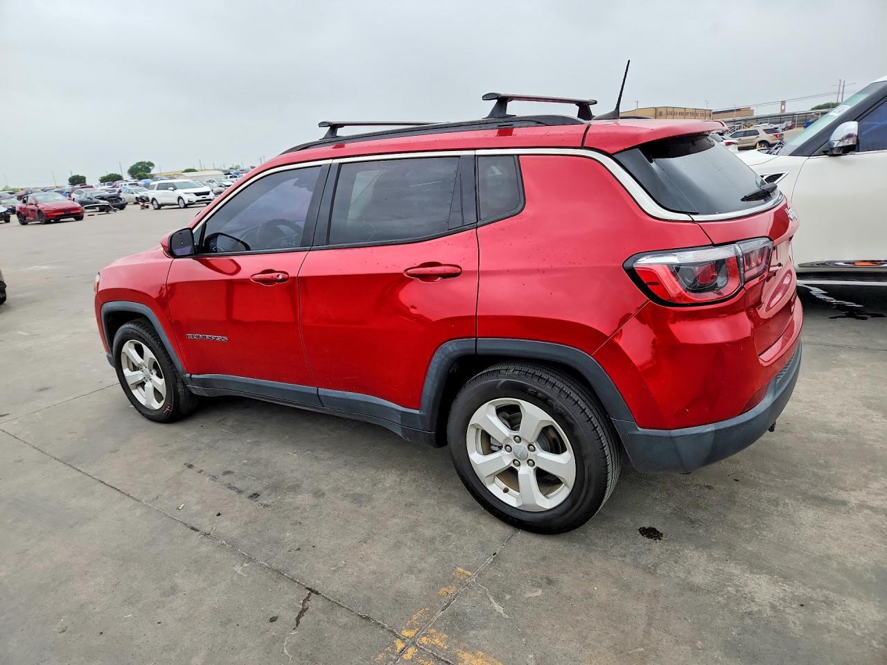 2018 Jeep Compass Latitude - zdjęcie 2