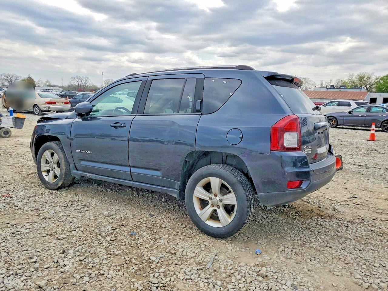 2015 Jeep Compass Latitude - zdjęcie 2