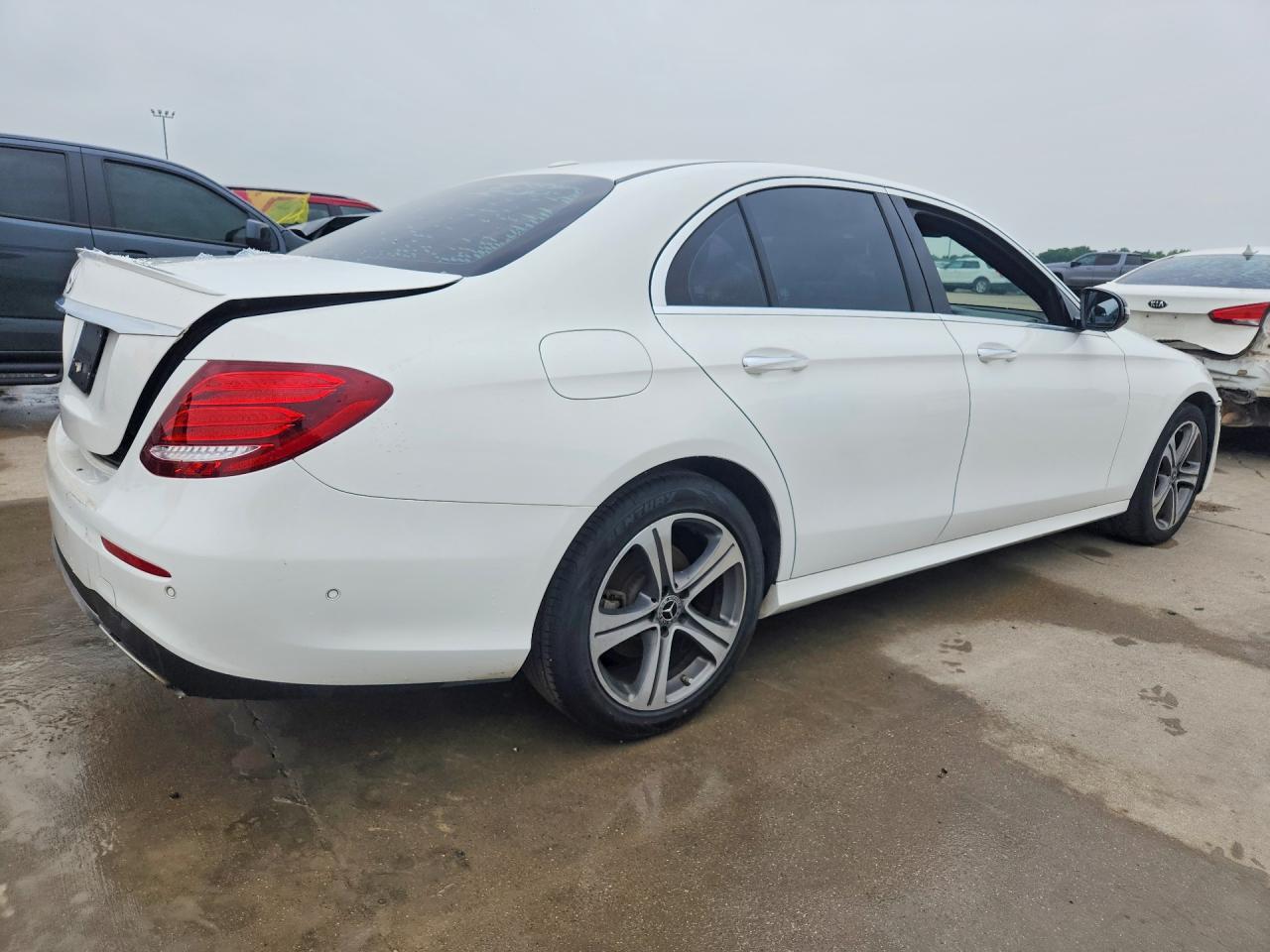 2017 Mercedes-Benz E 300 - zdjęcie 3