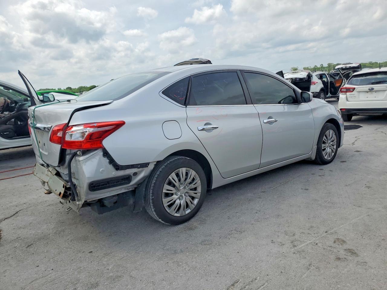2017 Nissan Sentra S - zdjęcie 3
