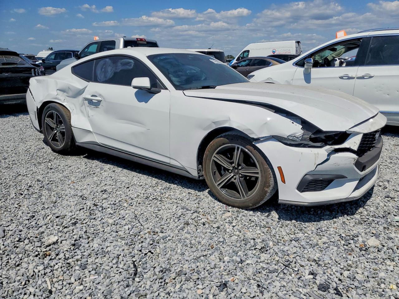 2025 Ford Mustang - zdjęcie 4