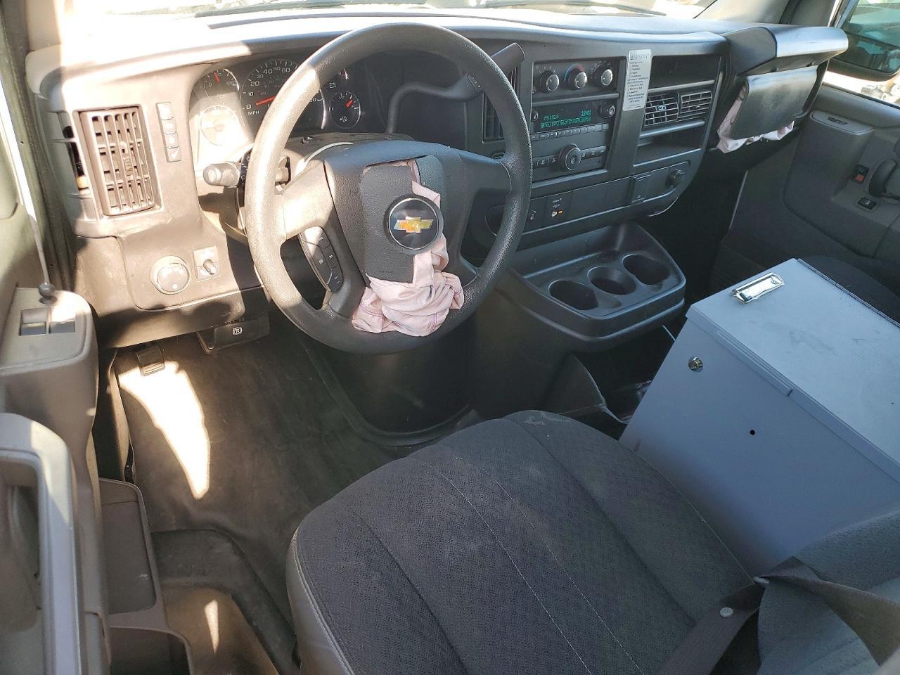 2022 Chevrolet Express G2500 - zdjęcie 8