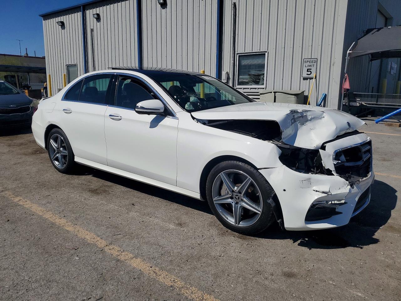2019 Mercedes-Benz E 300 - zdjęcie 4