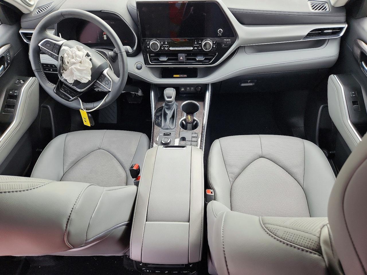 2025 Toyota Highlander Platinum - zdjęcie 8