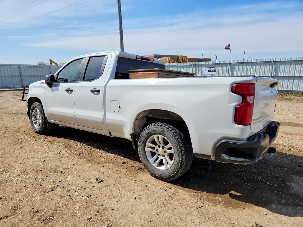 2020 Chevrolet Silverado K1500 - zdjęcie 2
