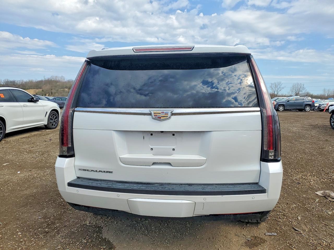 2016 Cadillac Escalade Luxury - zdjęcie 6