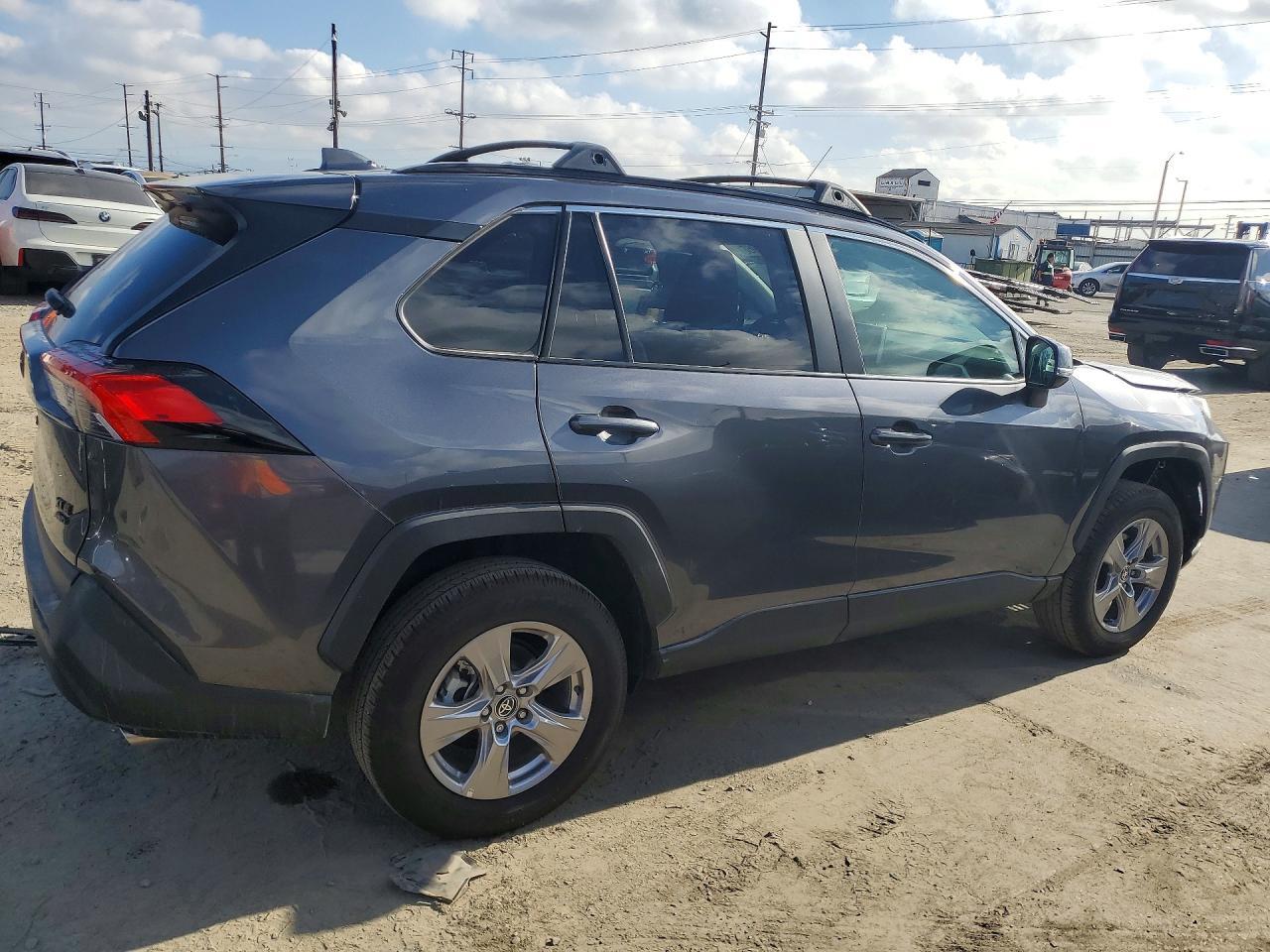 2025 Toyota Rav4 Xle - zdjęcie 3