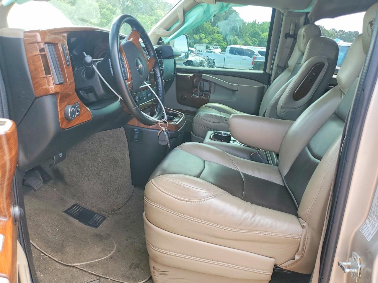 2020 GMC Savana G2500 - zdjęcie 7