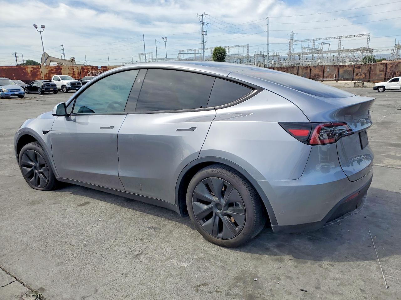 2024 Tesla Model Y - zdjęcie 2