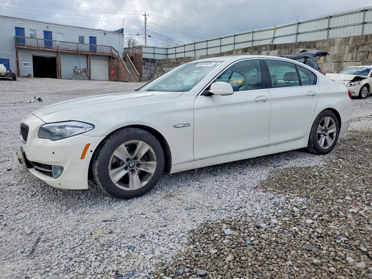 2013 BMW 528 Xi - zdjęcie główne