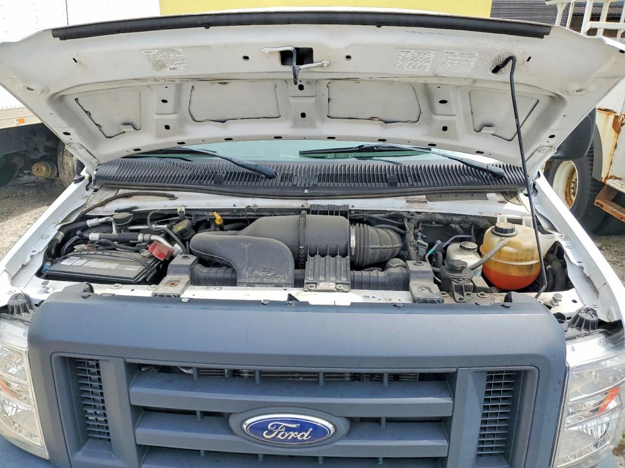 2017 Ford Econoline E450 Super Duty Cutaway Van - zdjęcie 11