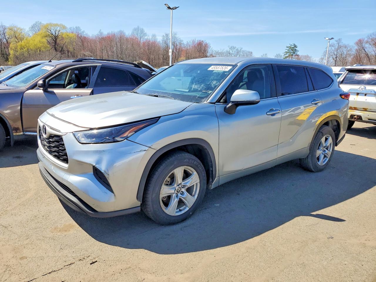 2023 Toyota Highlander L - zdjęcie główne