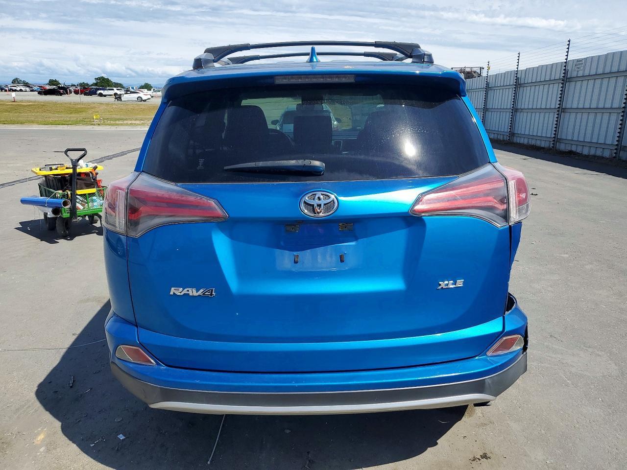 2016 Toyota Rav4 Xle - zdjęcie 6