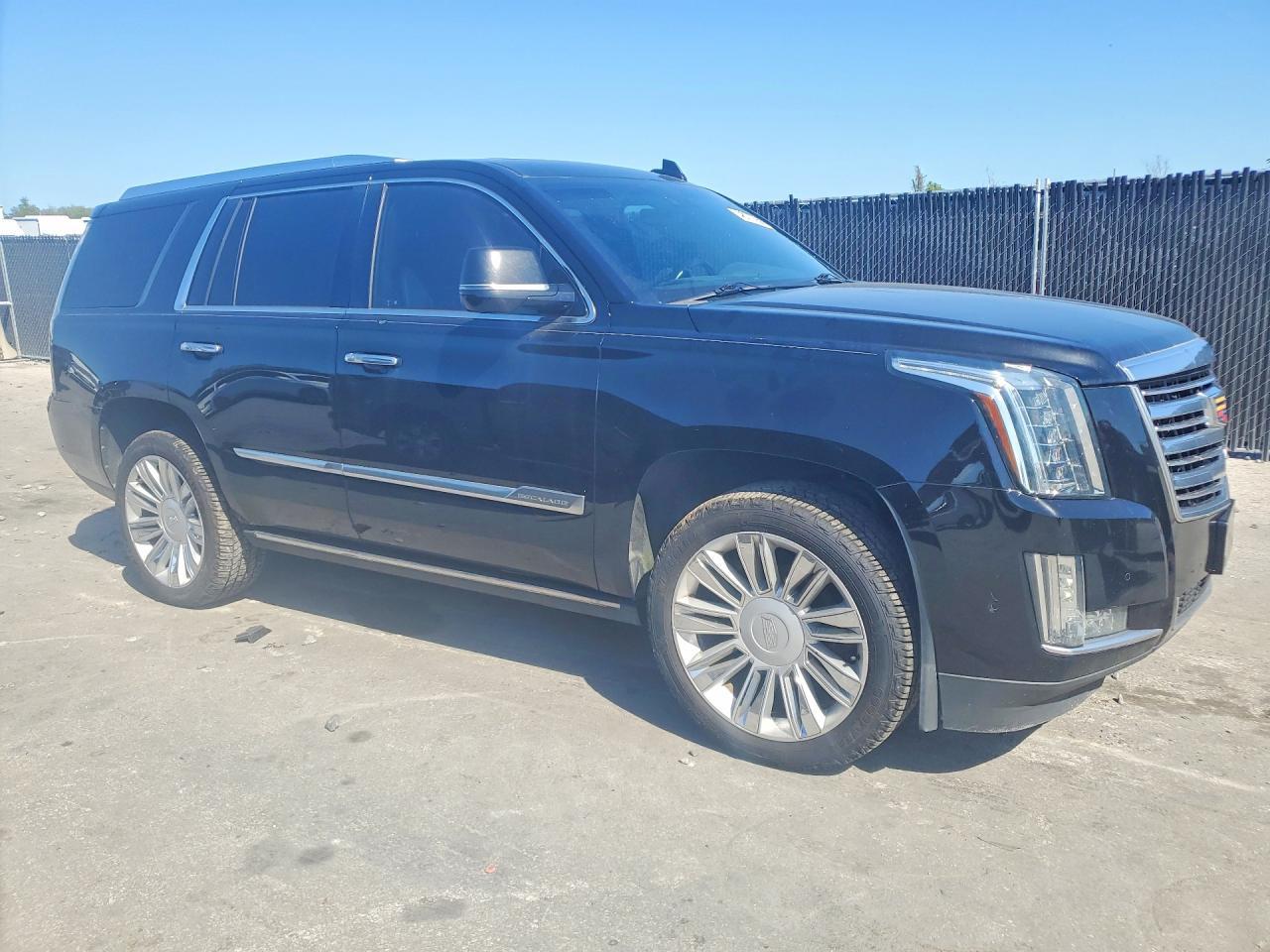 2019 Cadillac Escalade Platinum - zdjęcie 4