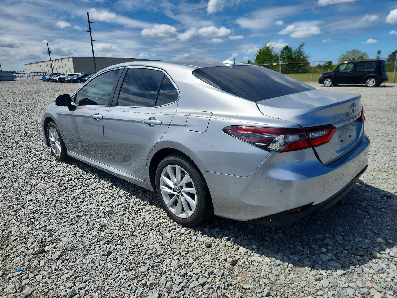 2023 Toyota Camry Le - zdjęcie 2