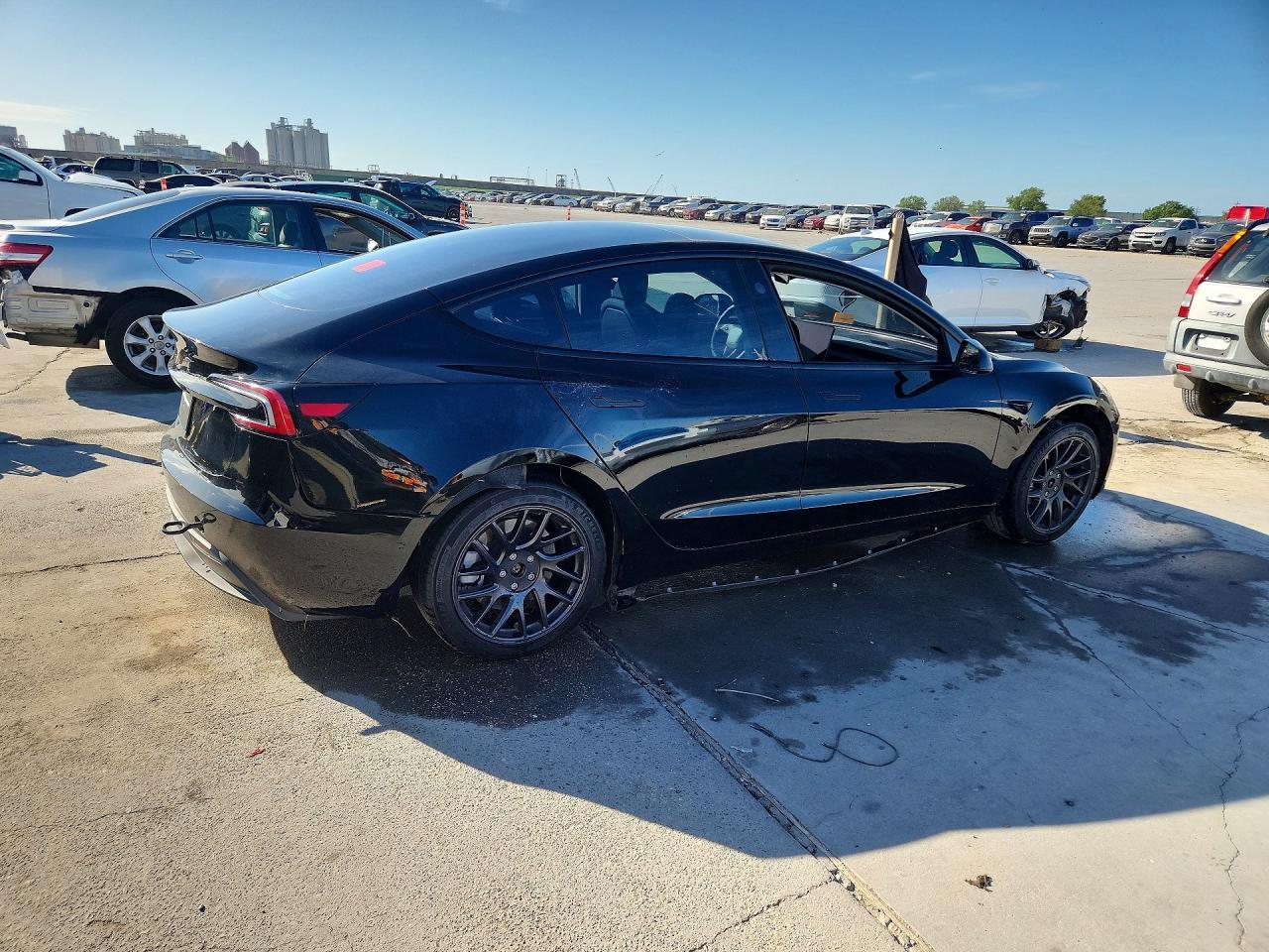 2025 Tesla Model 3 - zdjęcie 3