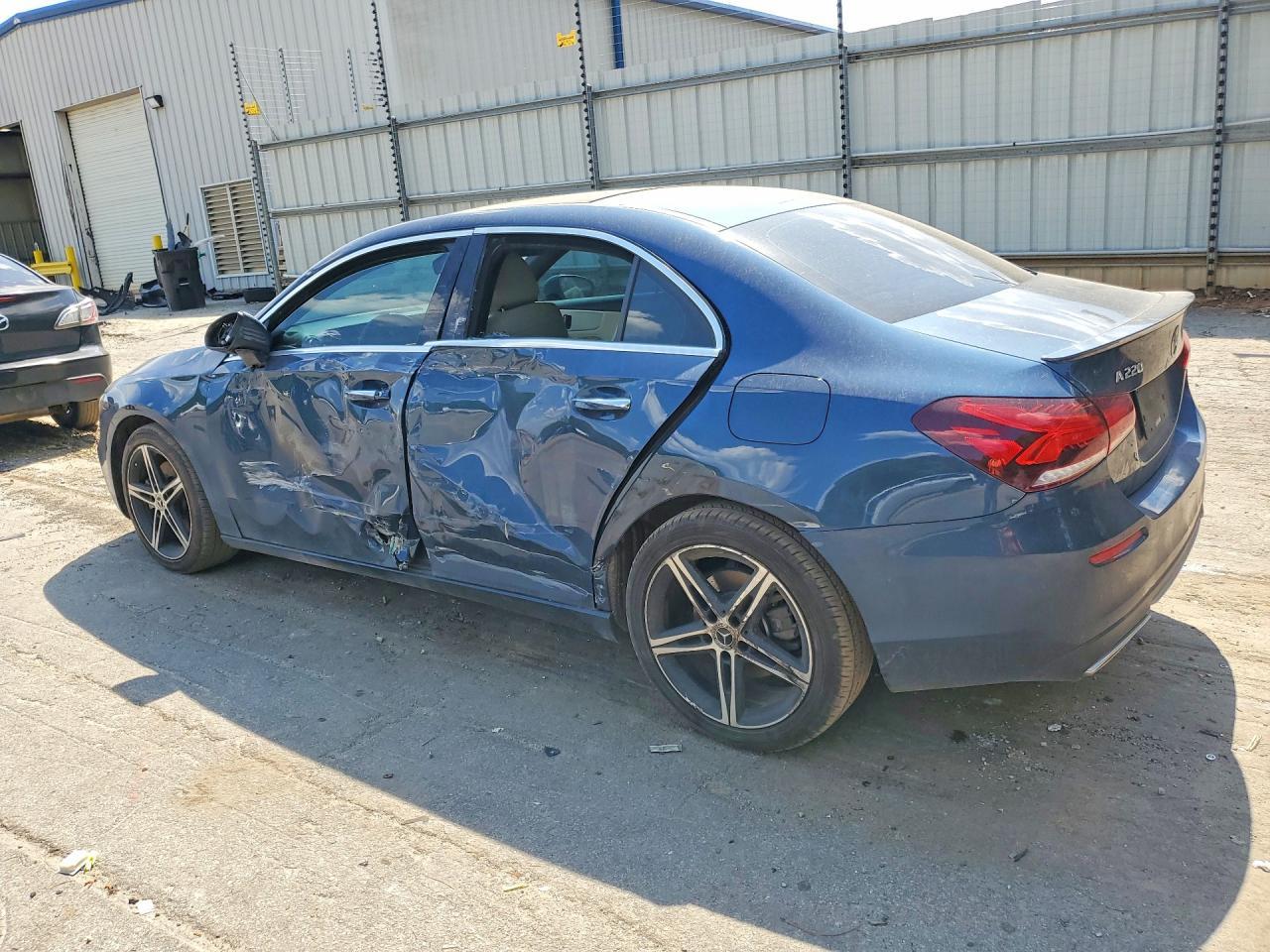 2019 Mercedes-Benz A 220 - zdjęcie 2