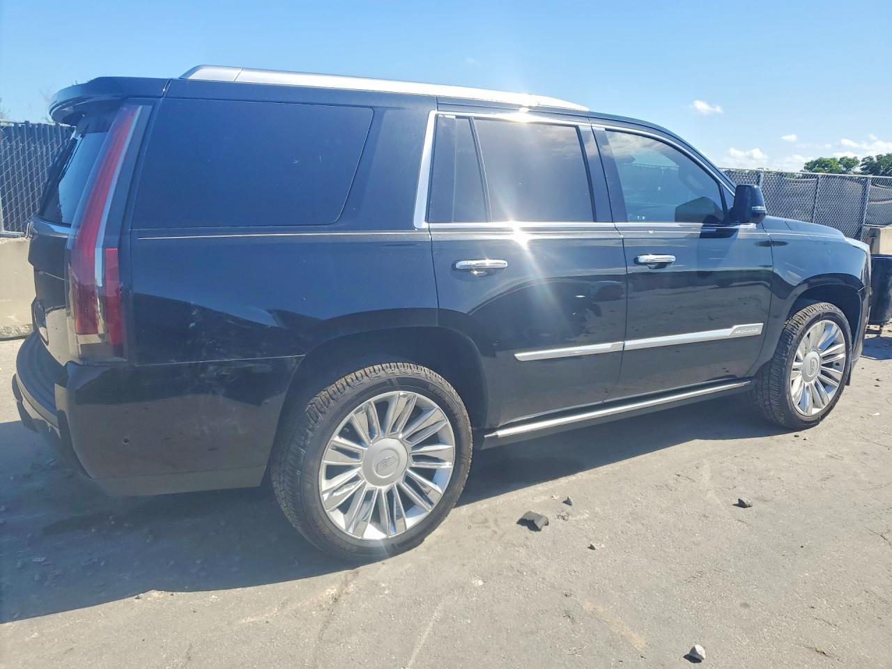 2019 Cadillac Escalade Platinum - zdjęcie 3