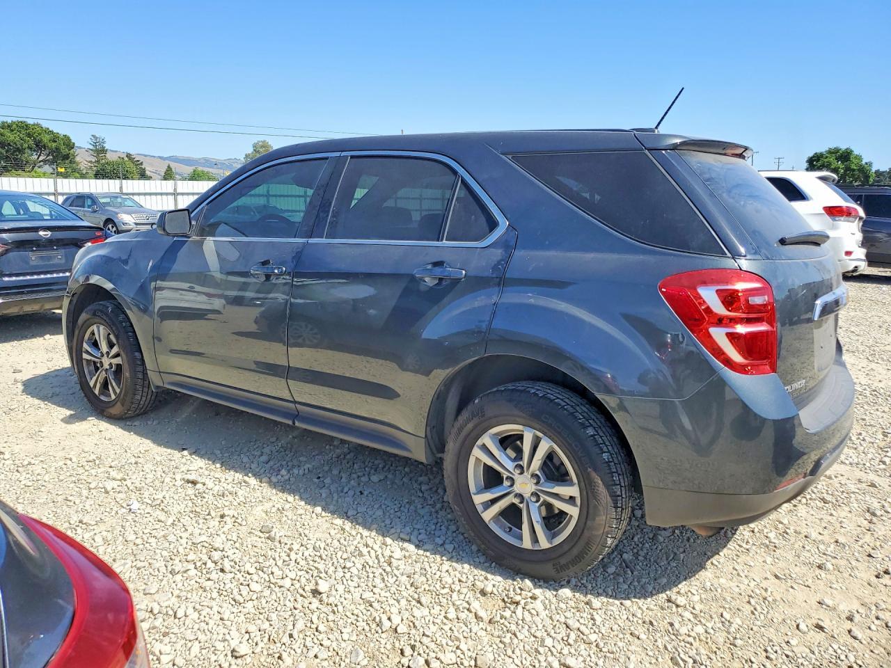 2017 Chevrolet Equinox Ls - zdjęcie 2