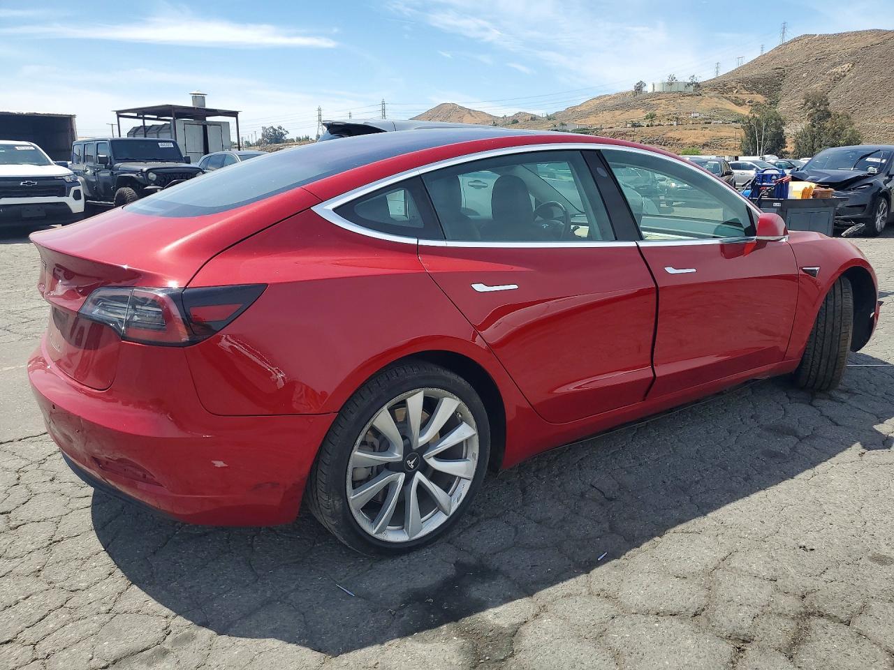 2018 Tesla Model 3 - zdjęcie 3