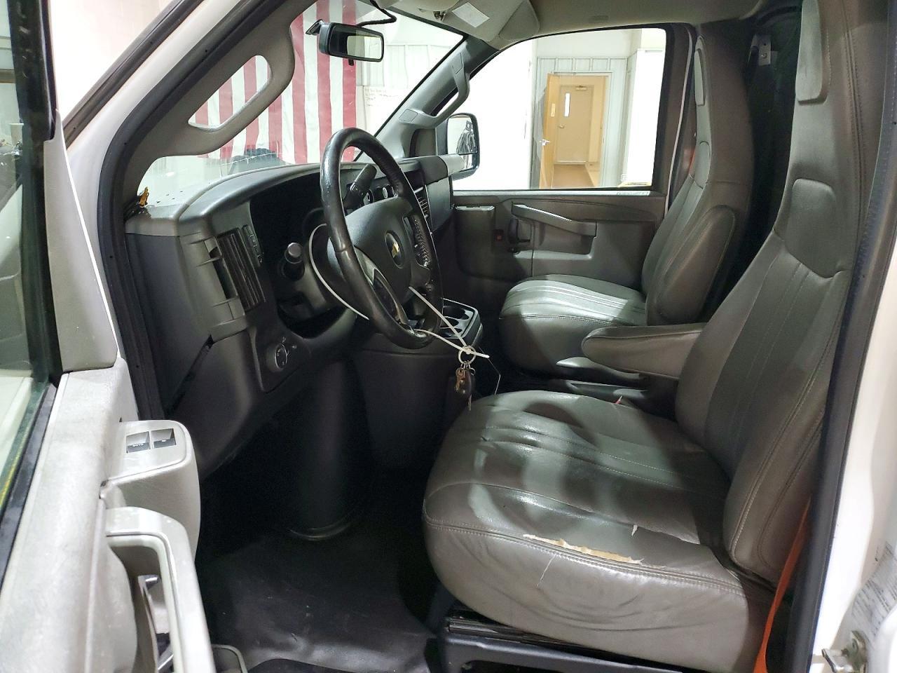 2017 Chevrolet Express G2500 - zdjęcie 7