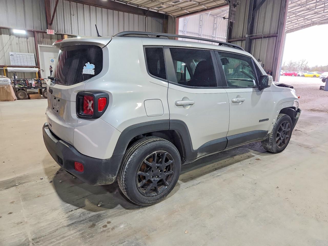 2020 Jeep Renegade Latitude - zdjęcie 3