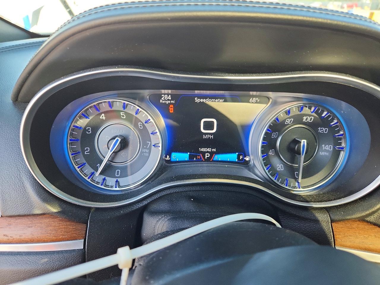 2015 Chrysler 300C Platinum - zdjęcie 9