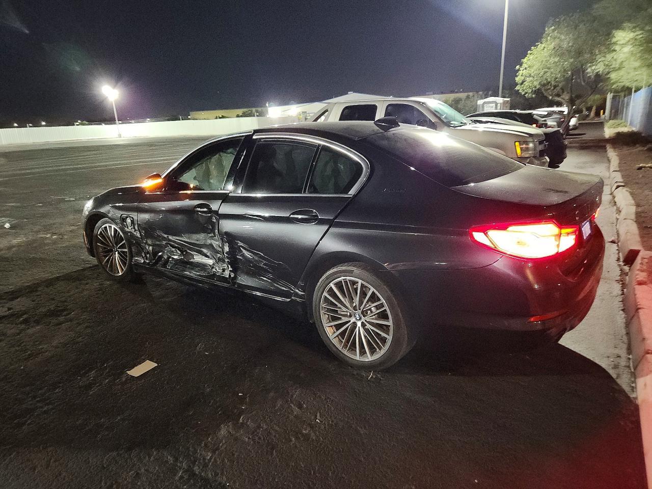 2019 BMW 530E - zdjęcie 2
