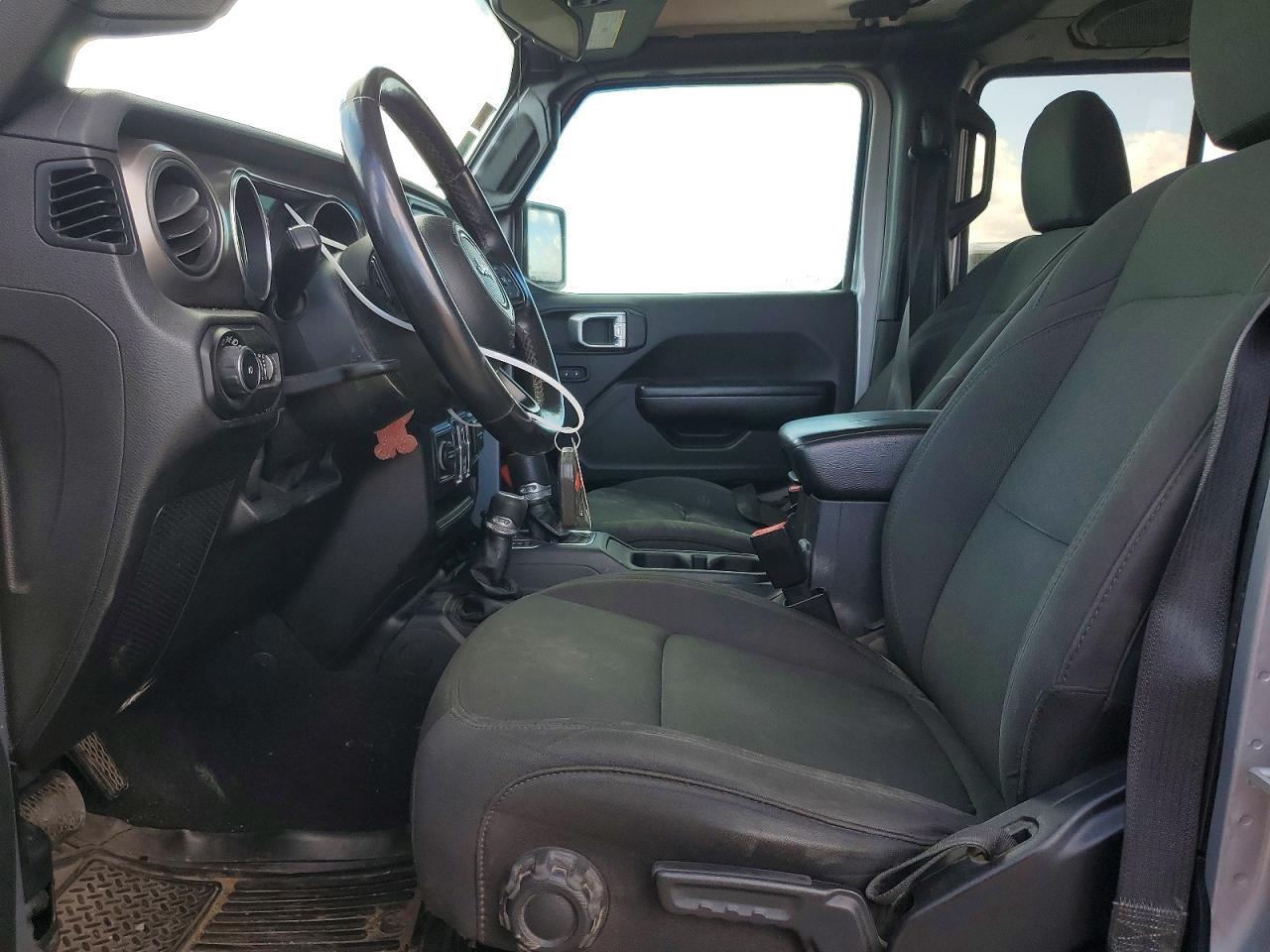 2020 Jeep Wrangler Unlimited Sport - zdjęcie 7