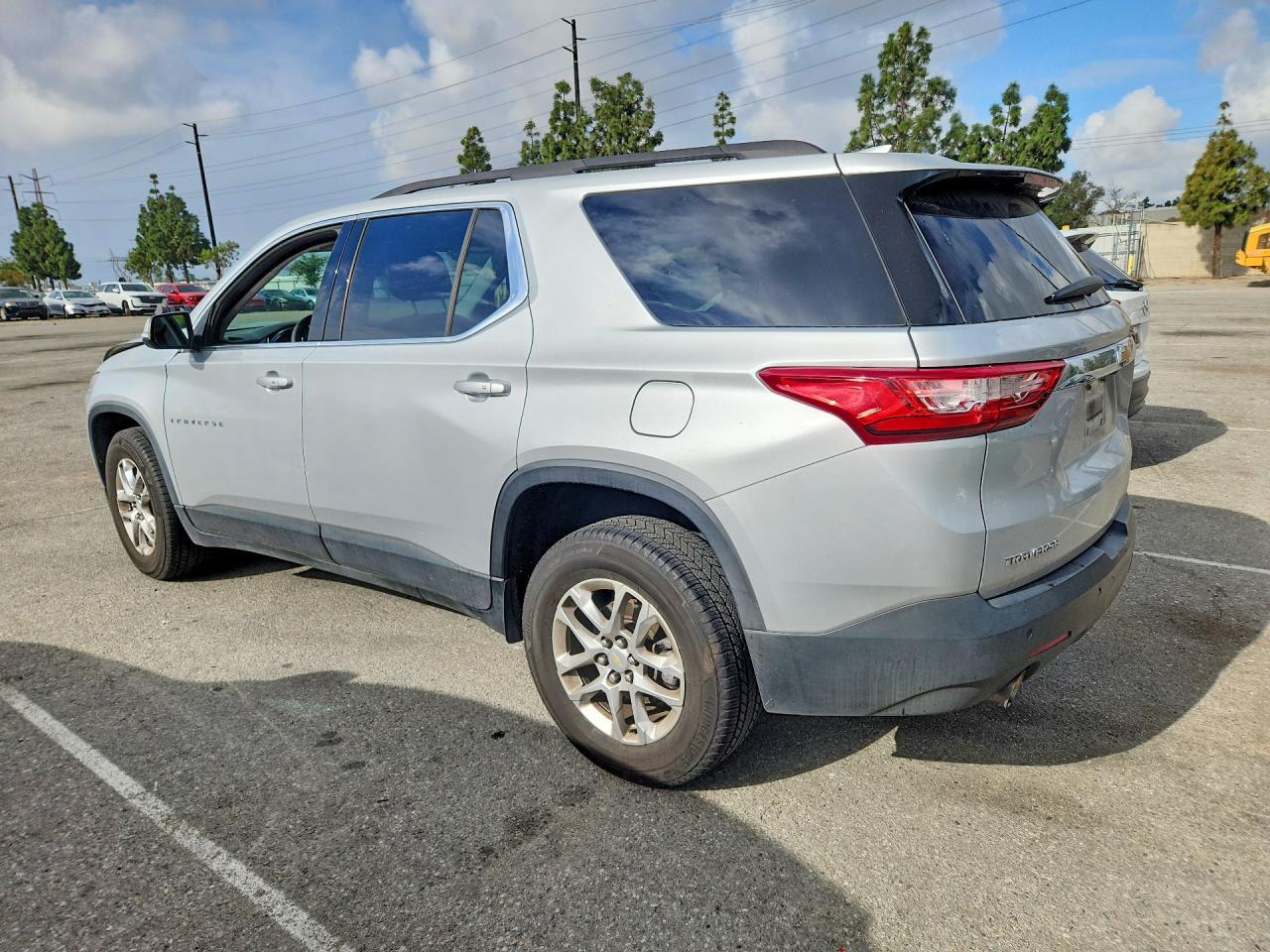2021 Chevrolet Traverse Lt - zdjęcie 2