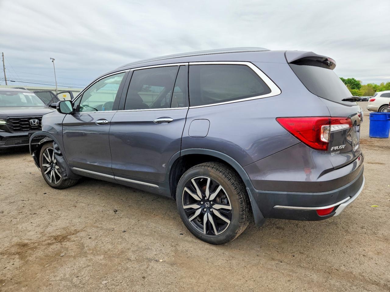 2021 Honda Pilot Touring - zdjęcie 2