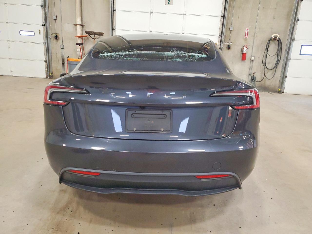 2025 Tesla Model 3 - zdjęcie 6
